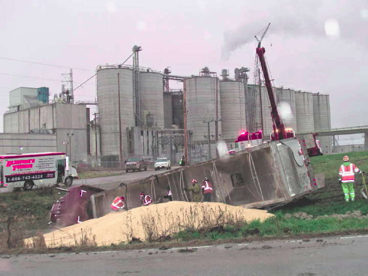 Corn truck spills contents at Didion Ethanol in Cambria, WI